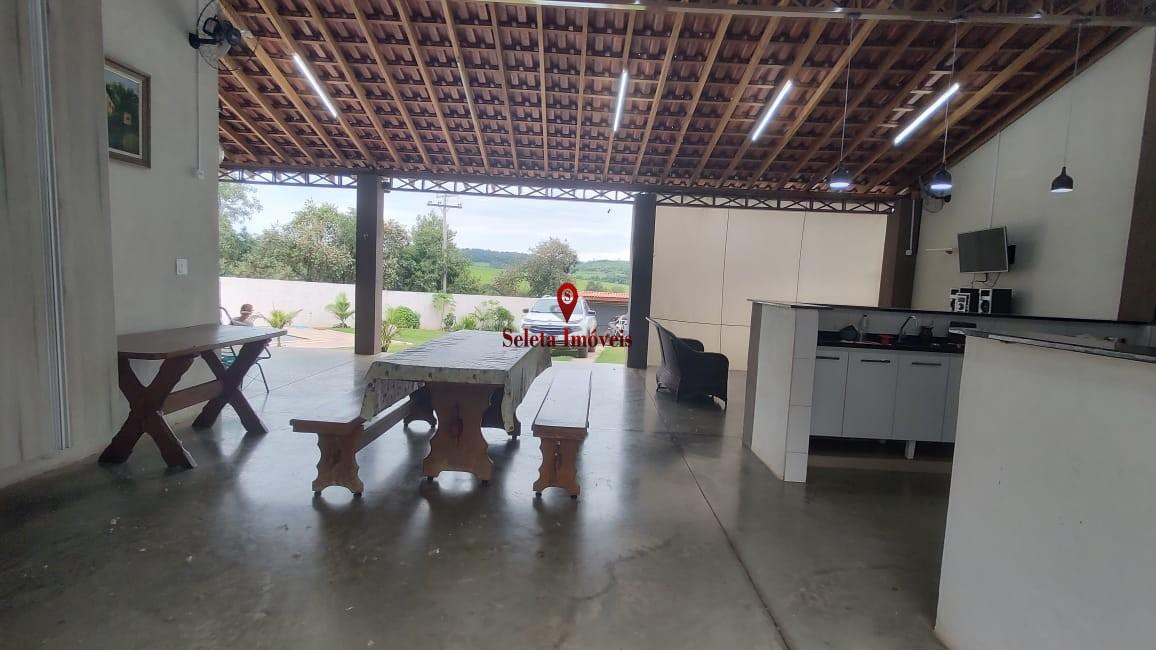 Chácara, 3 quartos, 884 m² - Foto 4